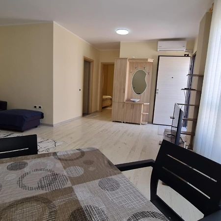 Apartment In Qerret Golem  Kültér fotó